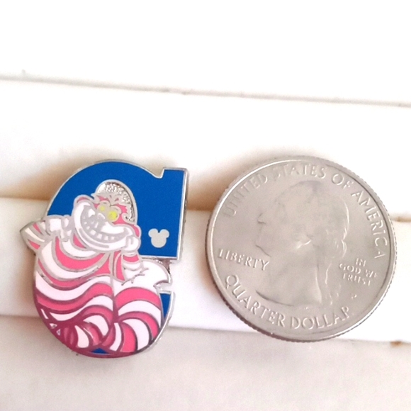 DISNEY CHESHIRE CAT ON THE LETTERS C - Picture 3 of 5